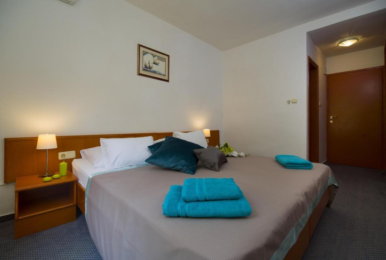 Hotel Faraon Trpanj Buitenkant foto